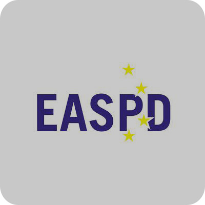 Logo-ul EASPD cu trei stele galbene, reprezentând angajamentul european.