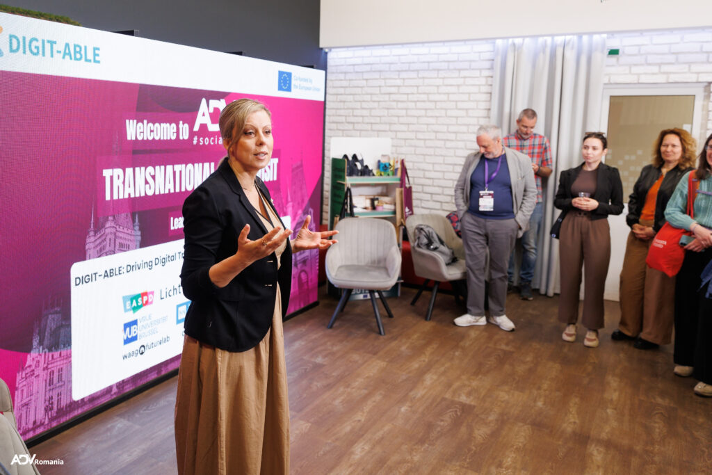 Angela Achiței prezintă participanților la vizita de studiu activitatea și ecosistemul ADV România.