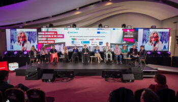 Speakerii panelului DIGIT-ABLE despre digitalizare incluzivă în economia socială, la Enterprising for Tomorrow 2026, Iași.